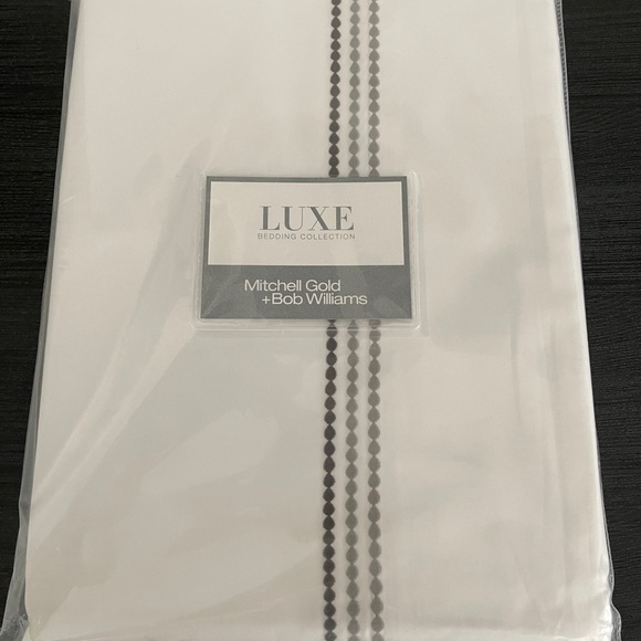 Mitchell Gold + Bob Williams Queen Sheet Set - Picture 2 of 2